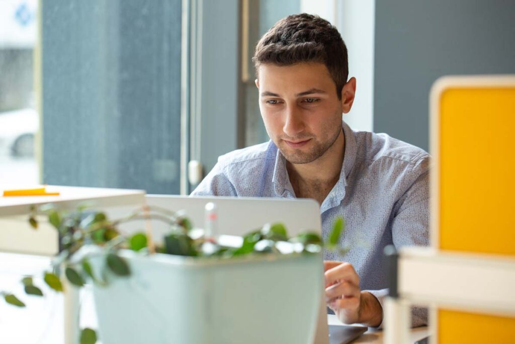 UX testing tool user in an office